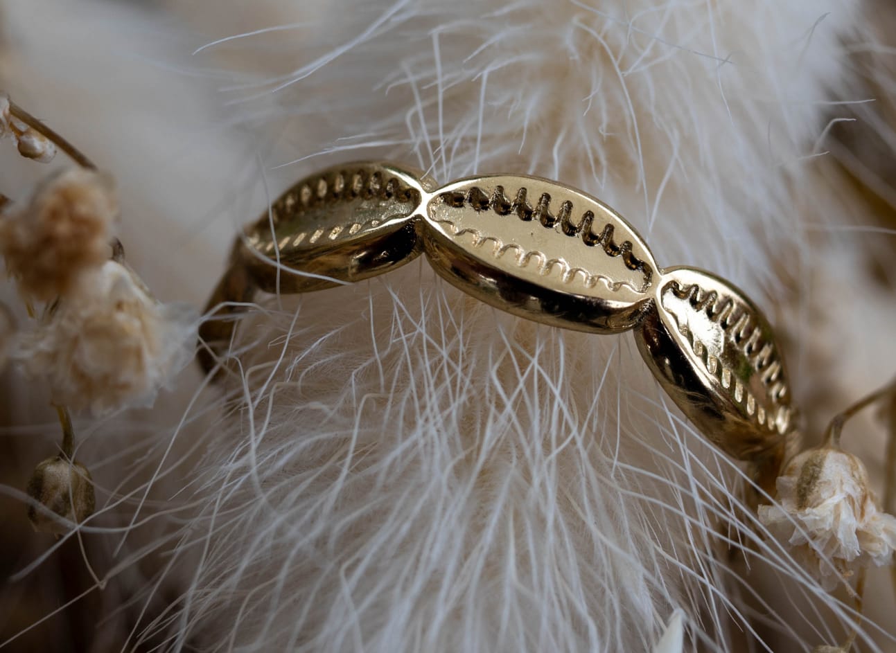 ✨ Ring „Golden Kauri“ – Edelstahl in Gold ✨