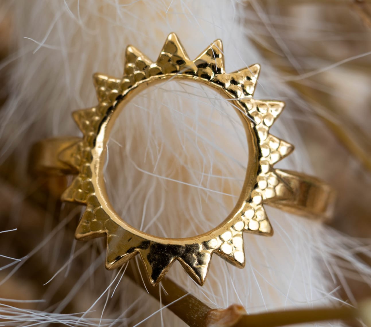 ✨ Ring „Flower Circle“ – Edelstahl in Gold ✨