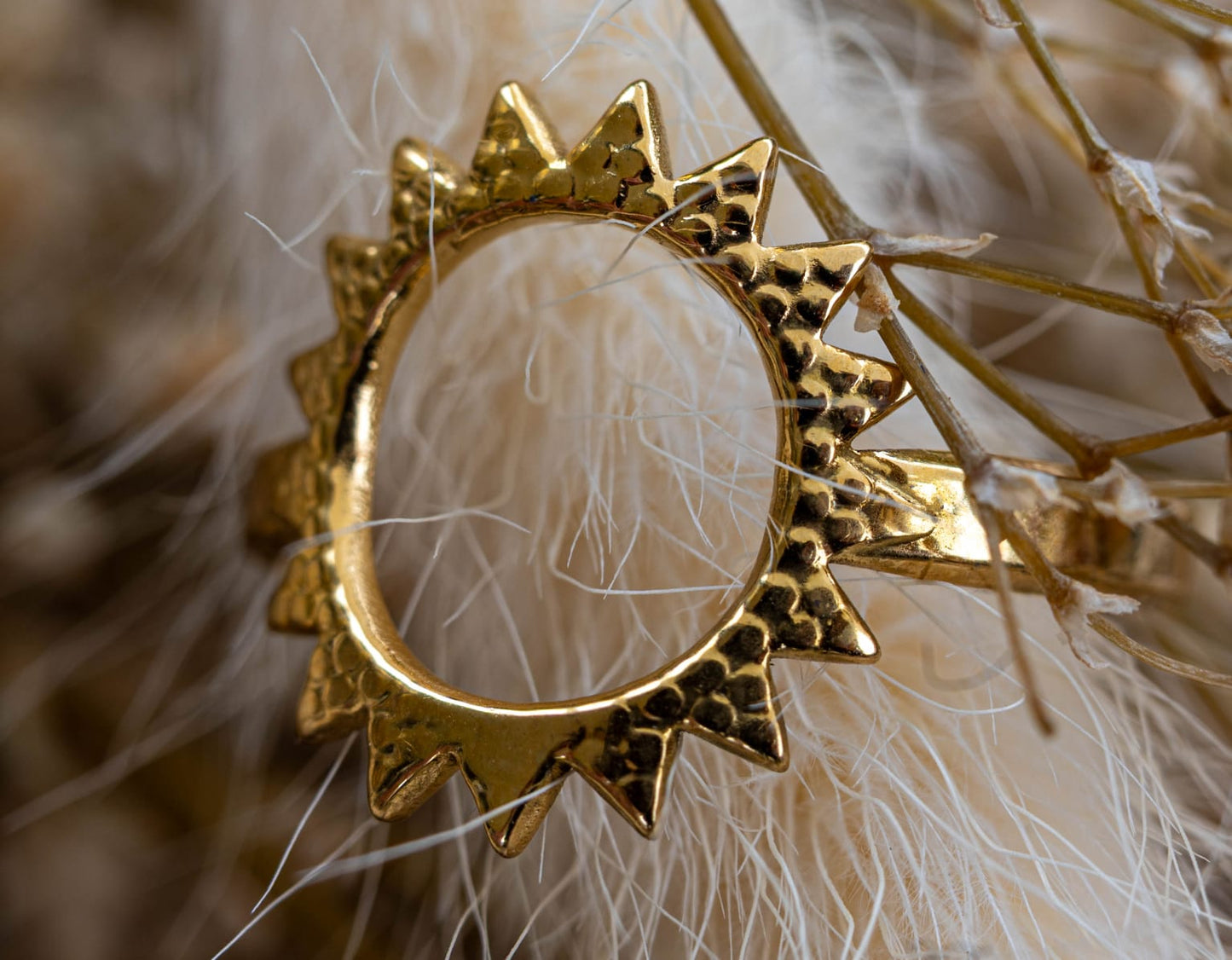 ✨ Ring „Flower Circle“ – Edelstahl in Gold ✨