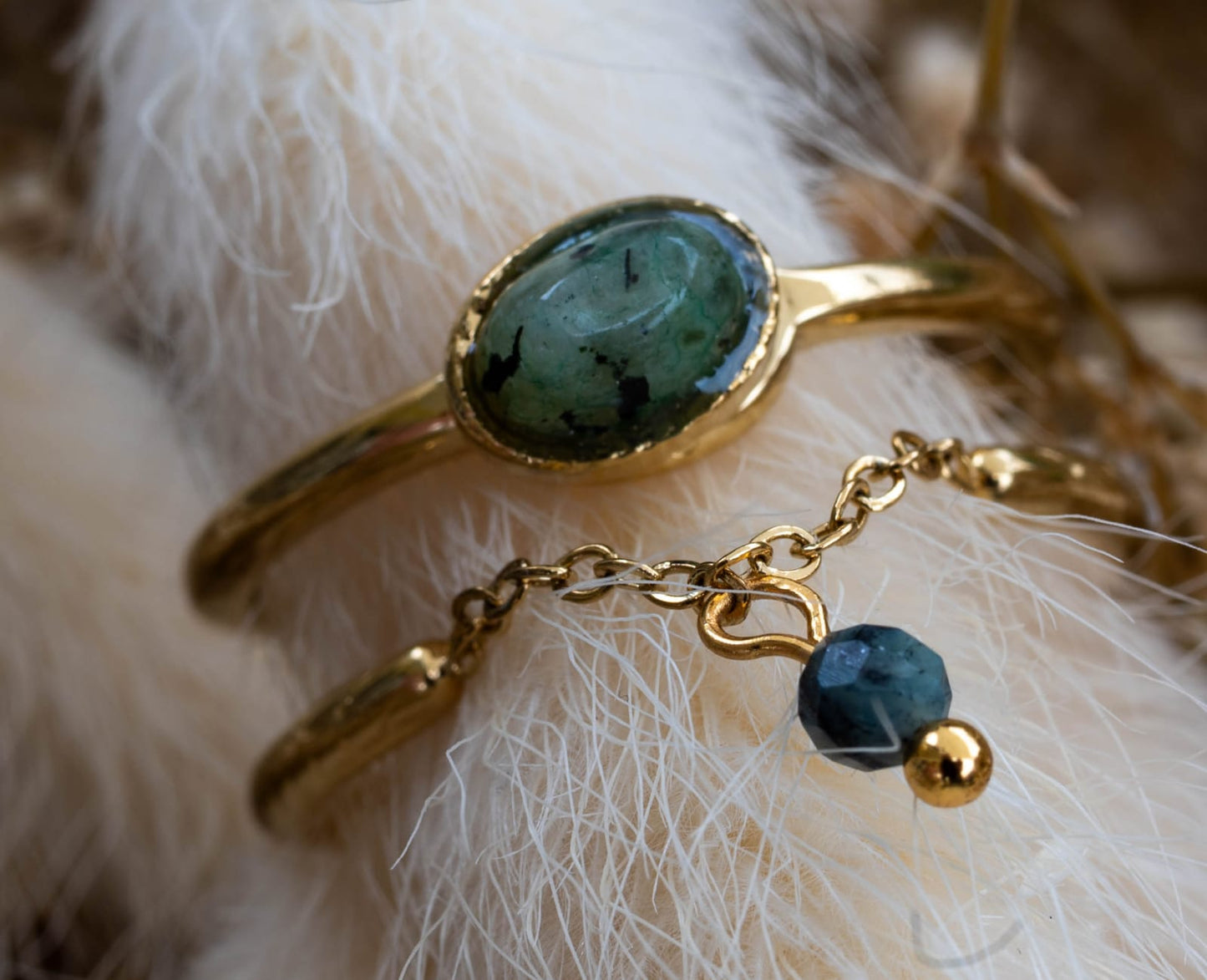 ✨ Ring „Golden Emerald Spirit“ – Edelstahl & Naturstein in Grün ✨