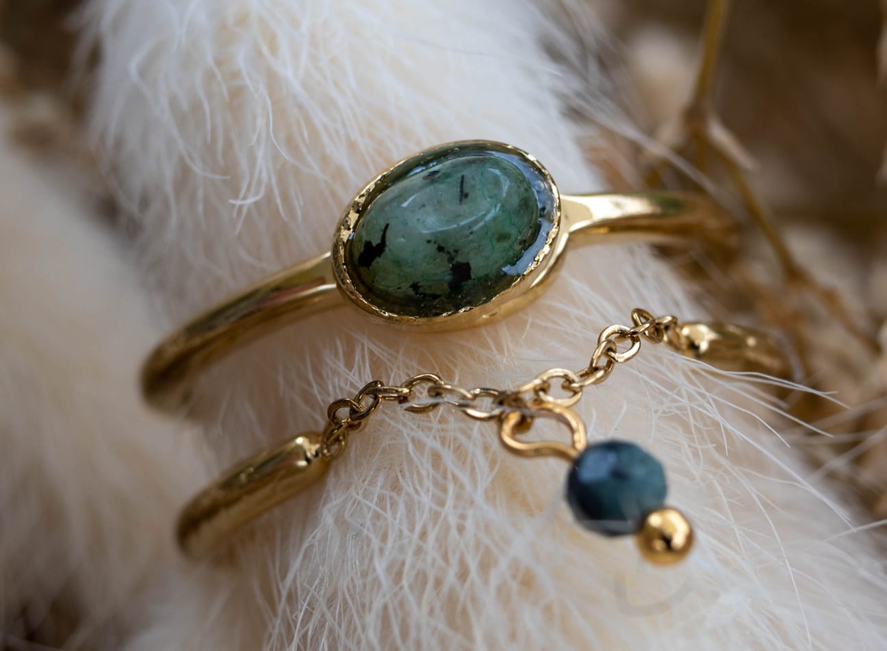 ✨ Ring „Golden Emerald Spirit“ – Edelstahl & Naturstein in Grün ✨