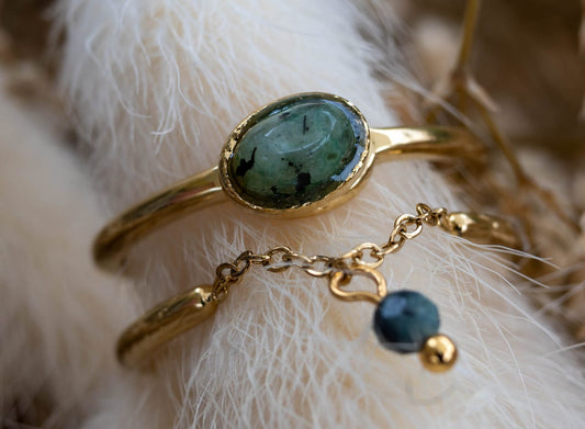 ✨ Ring „Golden Emerald Spirit“ – Edelstahl & Naturstein in Grün ✨