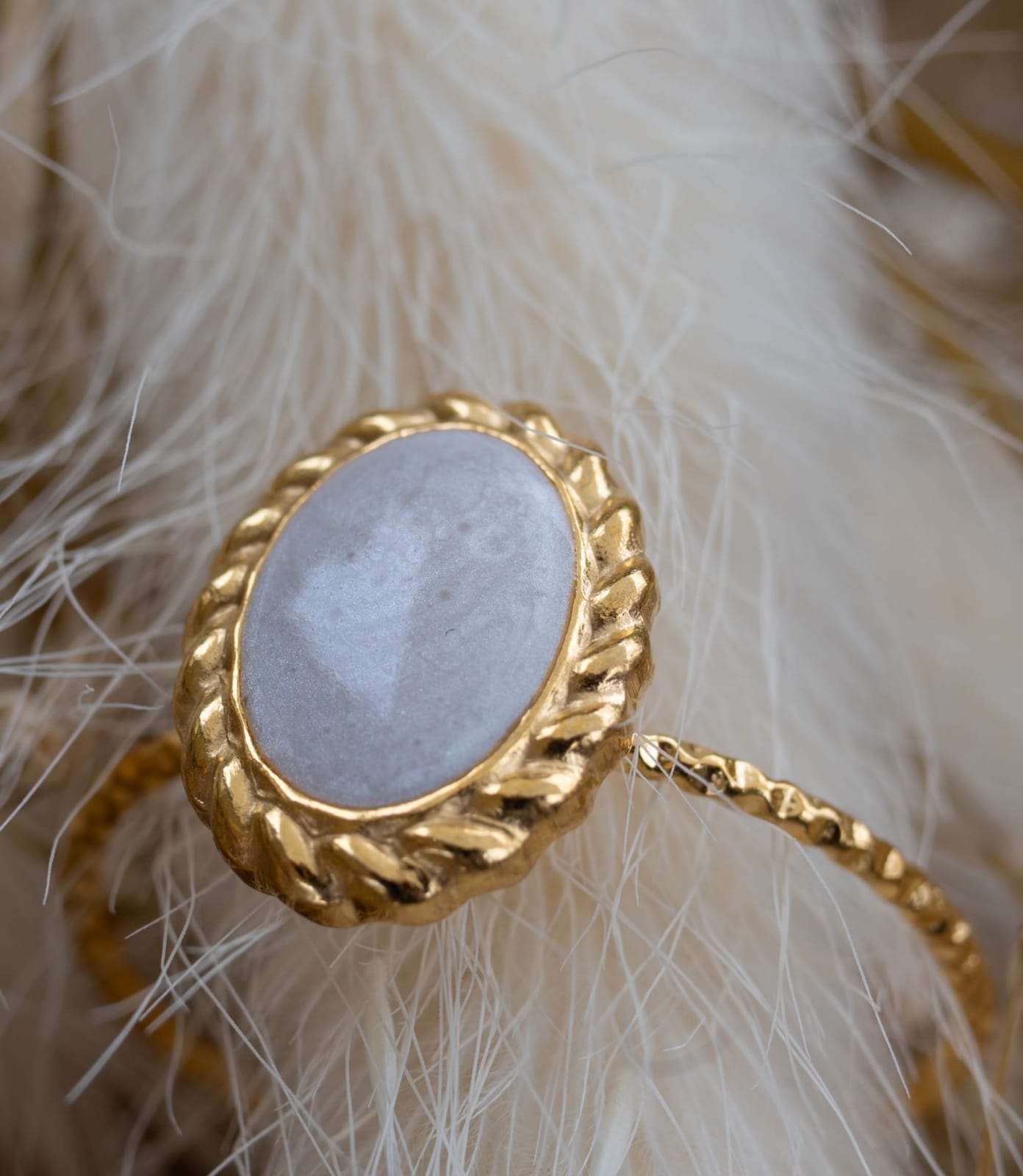 ✨ Ring „Golden Enamel Pearl“ – Edelstahl in Gold-Pearl White ✨
