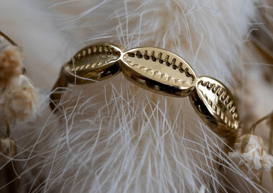 ✨ Ring „Golden Kauri“ – Edelstahl in Gold ✨