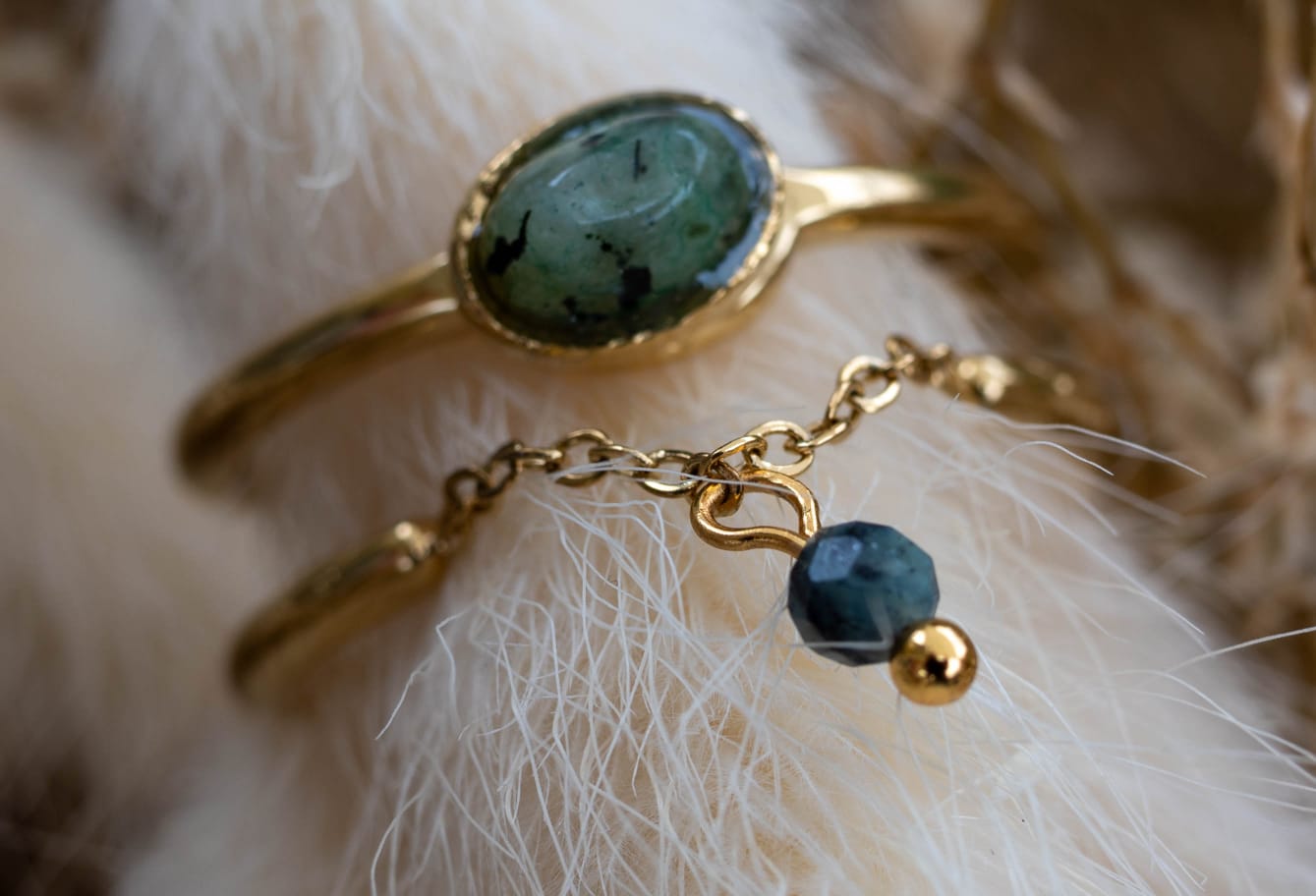 ✨ Ring „Golden Emerald Spirit“ – Edelstahl & Naturstein in Grün ✨