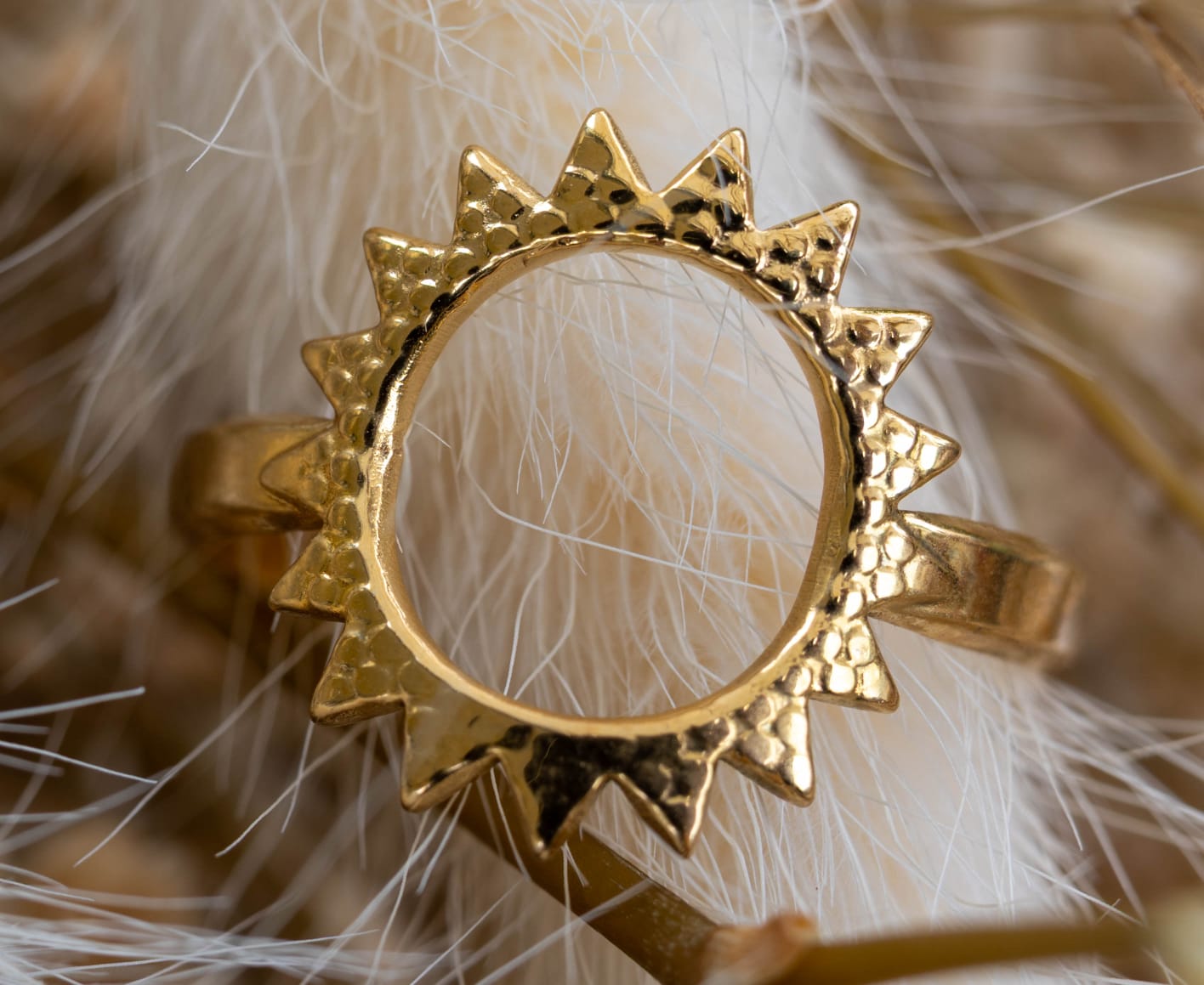 ✨ Ring „Flower Circle“ – Edelstahl in Gold ✨